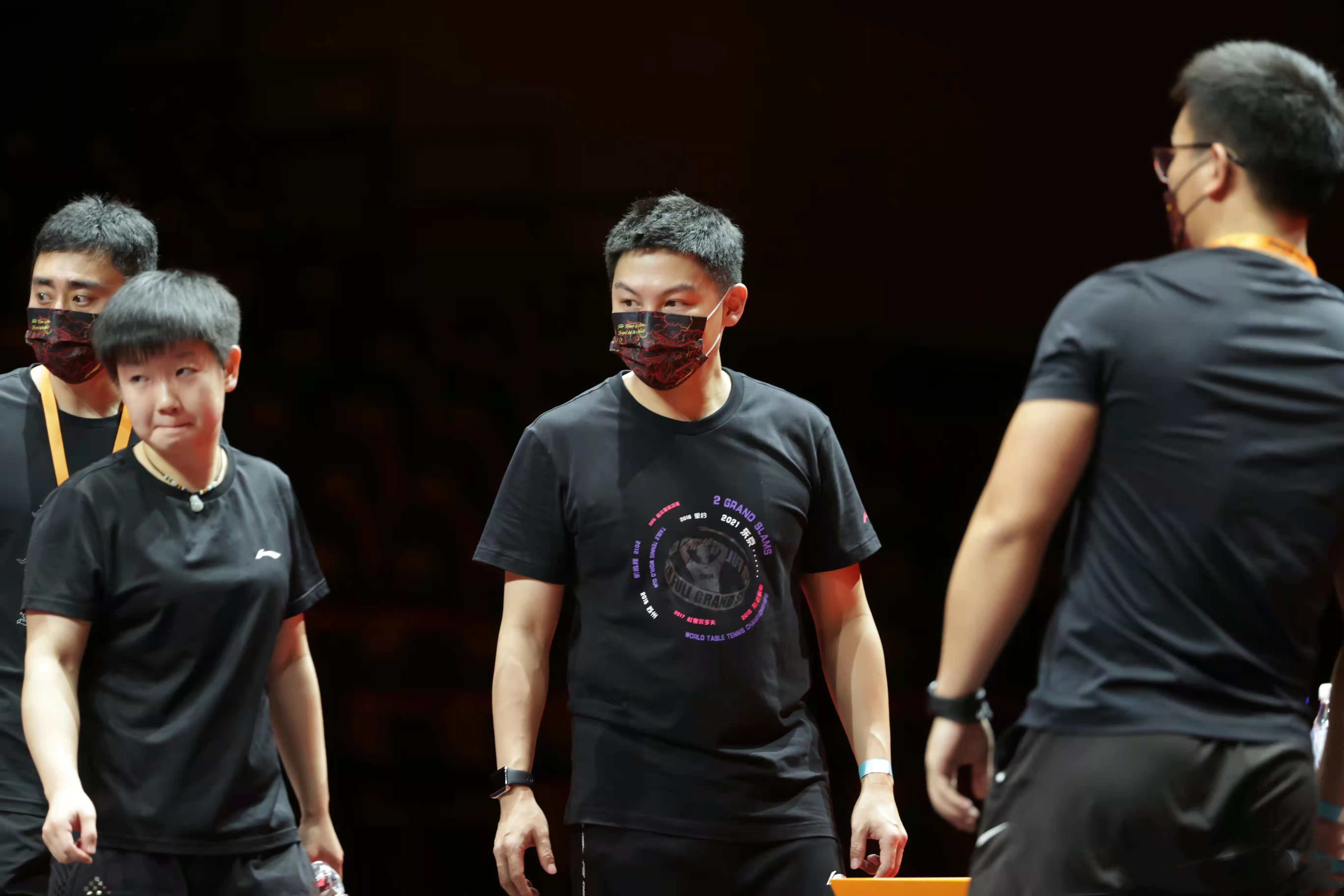 国乒女队|张怡宁终于说服李隼!孙颖莎教练火线抵达新加坡,王曼昱争冠悬了