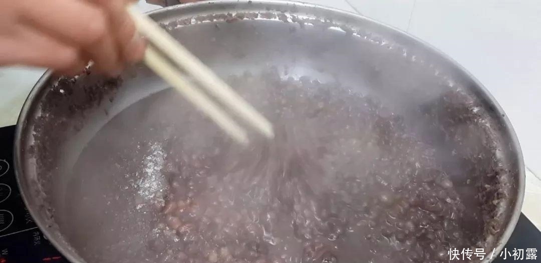 红薯这样做才最好吃,一蒸一切,比豆沙糕都好吃,一口一个真解馋