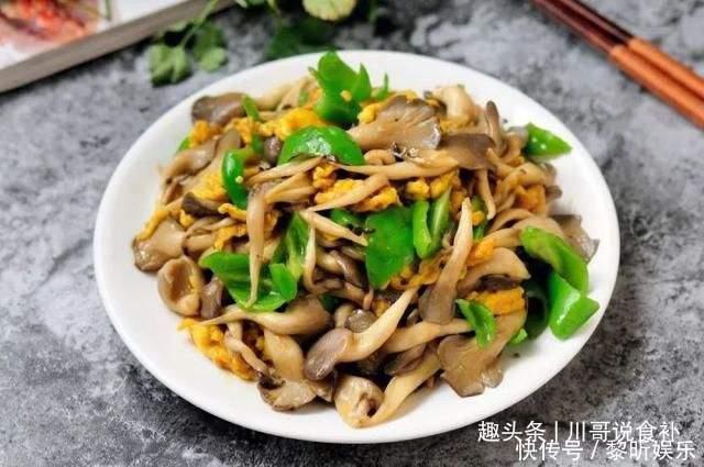 买平菇时，挑大的还是小的老菜农教您一招，别再买错了