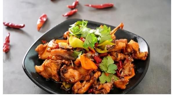 美味|炒鸡块到底要不要焯水？这才是正确做法，鲜味不流失，美味又好吃。