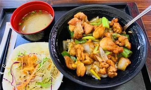 定食|吃遍大连-主食配菜小菜汤,一个盘内托出来,暖心的定食,丰富了你的肠胃~