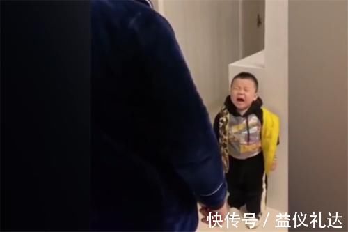 宝妈|2岁半萌娃尿床被批评不忘顶嘴，“吵架”能力爆棚，爸爸直接笑场