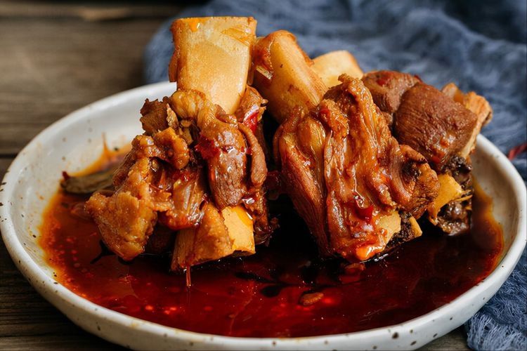 东北酱大骨,大厨分享独家做法,酱香浓郁软烂脱骨,大口吃真过瘾