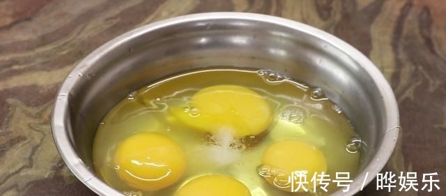 “西红柿炒鸡蛋”很多人第一步就错了,难怪不好吃,看大厨咋做的