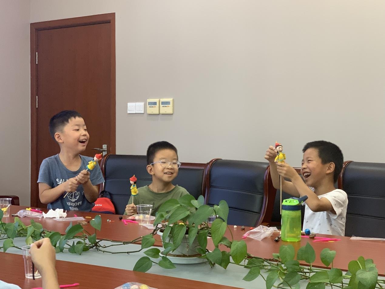 指尖|巧手捏面人，指尖传“非遗”！