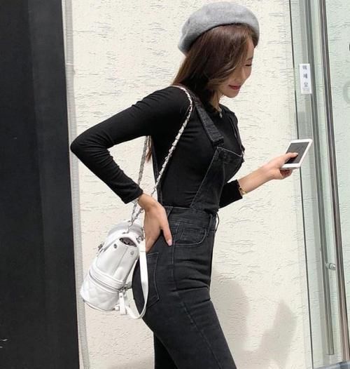 就更加|牛仔裤美女秀苗条长腿,穿出特有时髦感,凸显迷人身材无比养眼