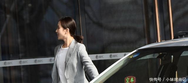 展现女性精明干练的西服套装, 成熟女性必备, 看起来更加高级