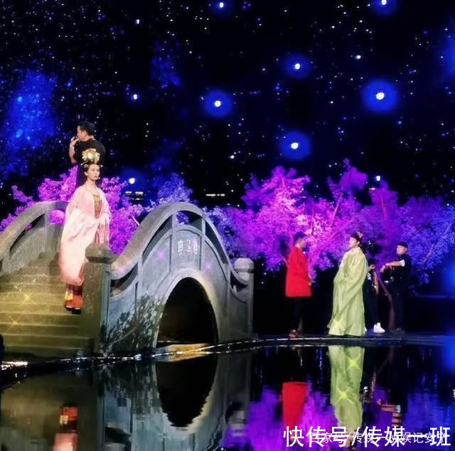 花絮|央視中秋晚會(huì)后臺(tái)花絮:撒貝寧耍寶搶鏡頭，蕭敬騰一來(lái)西昌就下雨