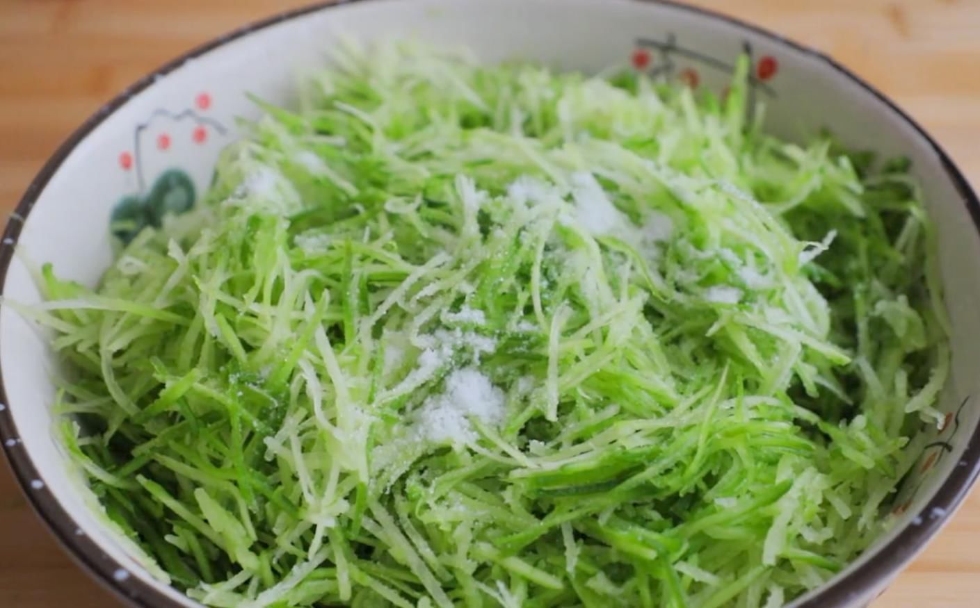 吃法|萝卜新吃法,不炒不炖不凉拌,鲜香美味,皮薄馅多,超好吃