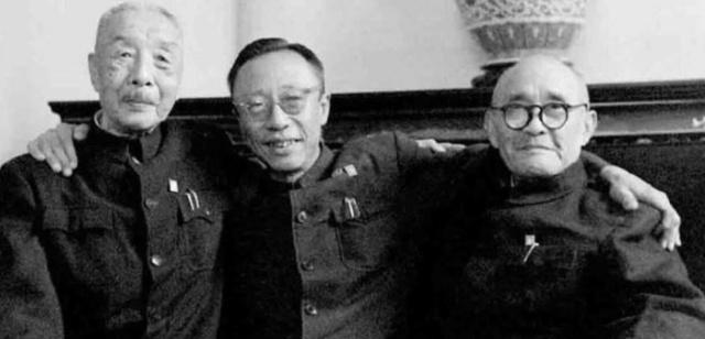 脸色|溥仪晚年带妻子故地重游,见一老头走来,溥仪脸色大变,妻子愣住