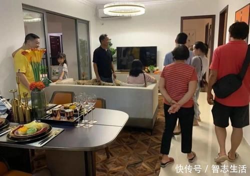 买卖双方|买二手房,正确的方式是先过户还是先付钱?买卖双方都看看