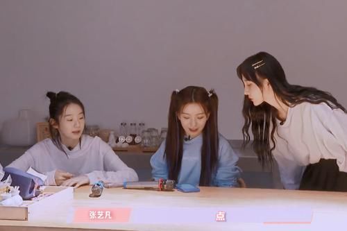 硬糖|硬糖少女303团综首播获赞，舒服自然有团魂，网友直呼没看够