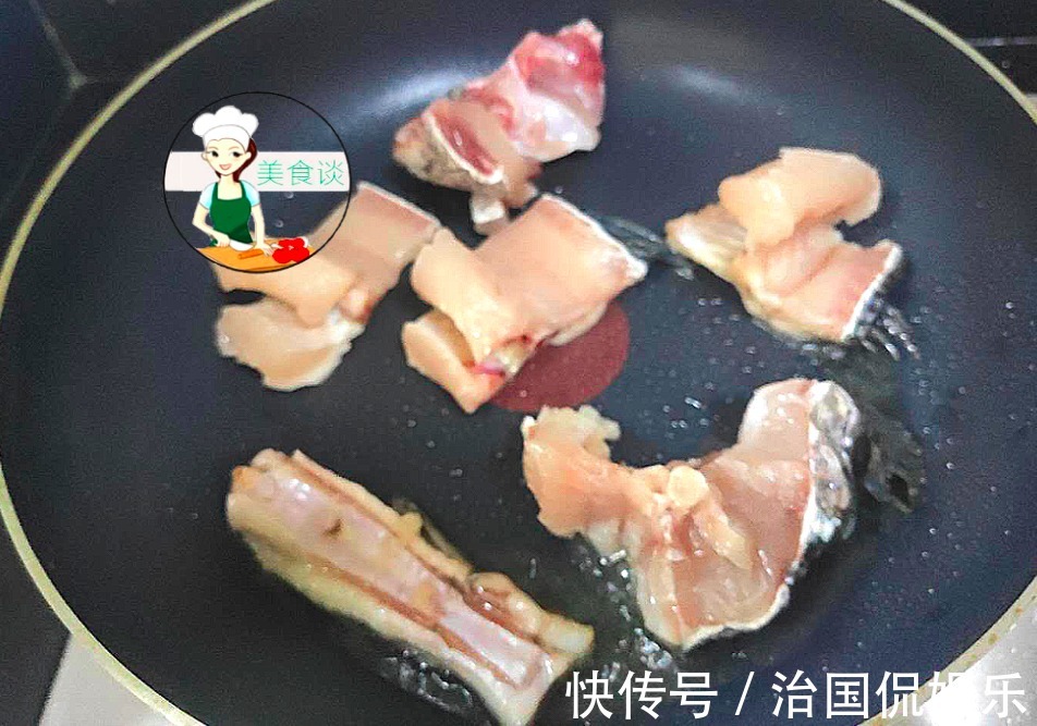煮鱼片时,第一步先下锅就错了,厨师长教您一招,鱼嫩滑不腥不散