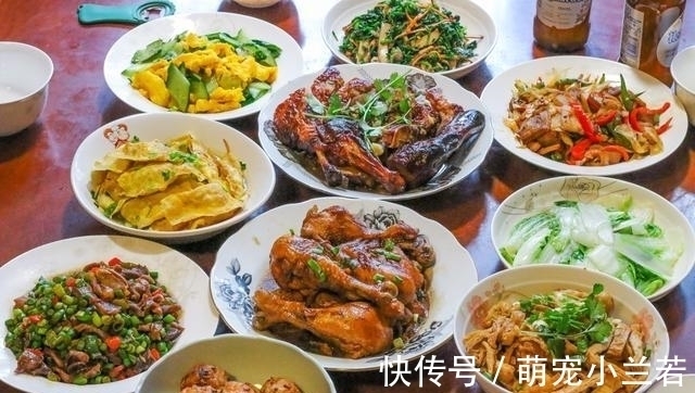 春节弟弟家请吃饭，弟媳做了10个菜，好吃又实惠，合胃口