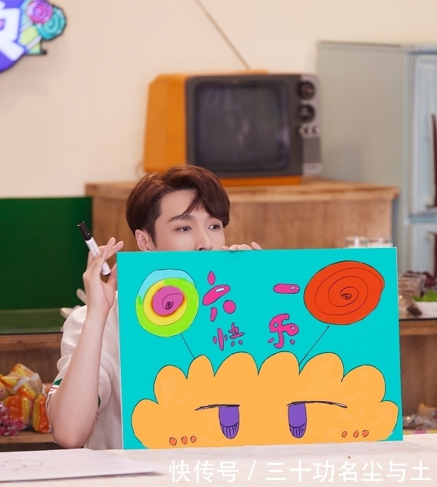 哥哥们|张艺兴彭昱畅吃错高粱饴,苏宁六一直播间重忆幸福童年