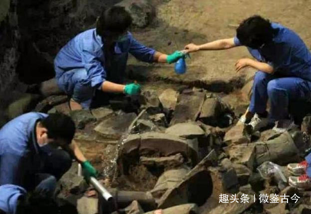 昏迷@女子因难产昏迷,被误认死了入棺下葬,200年后开棺棺中景象凄惨