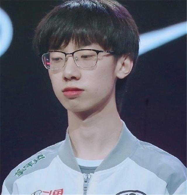 uzi|IG性格最好的rookie破防，直言不想再装老好人，却被uzi安抚了