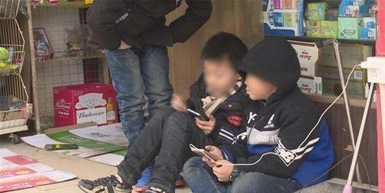 妈妈|熊孩子账号充钱到满级,看到密密麻麻的支付记录,妈妈忍不住哭了