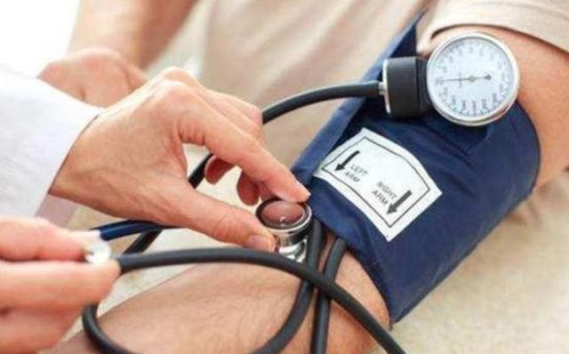 人过了50岁,高压160、低压100需要吃降压药吗?听听医生怎么说