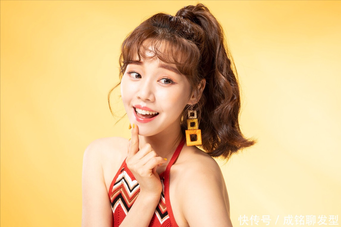 身材|“扎头发”还是“披头发”好看？区别在于脸型很身材，重点是气质