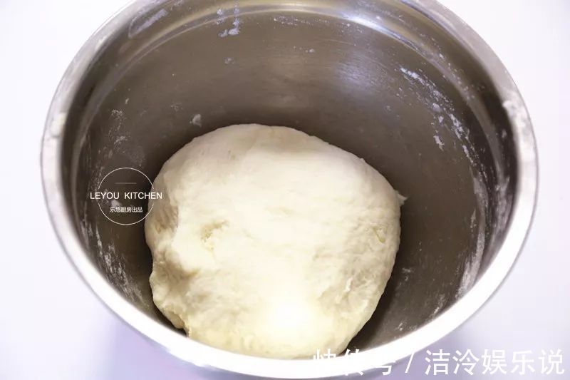 在家做馅饼,和面很重要,照着做馅饼皮薄馅大,放凉了也软软的