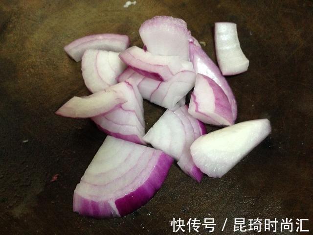 丸子|教你做“香煎龙利鱼饼”：口感酥脆，浓香的味道，大人孩子都爱吃