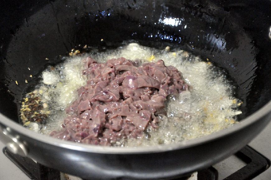 这菜贵是贵点,却是宴客的硬菜,鲜辣爽口,很多人爱吃却不会做