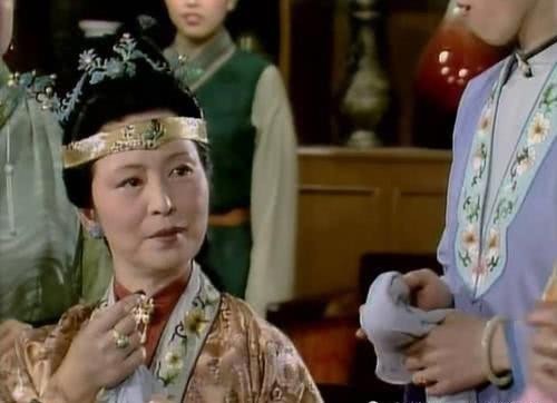 贾府中的丫头们有多娇贵?三个细节令人感叹,难怪她们都不愿出去