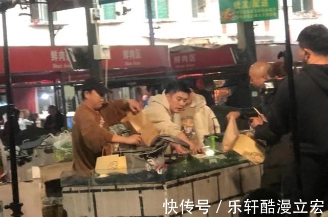 佟丽娅黄渤陈赫等菜市场录节目,丫丫化身“水果西施”真人超美