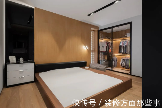 天花|183平在浓厚的木质感地面与天花装饰下,舒适而又温馨优雅