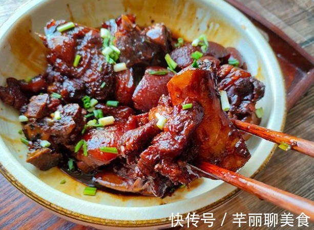 蹄膀|夏天,少买牛羊肉,12元一斤的肉才香,焯水后加料卤,香糯好吃