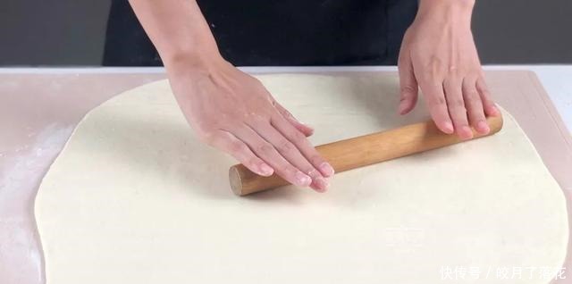这个烧饼我都不敢经常做,不用发面、不用醒面,锅里烙一烙,连吃三个不过瘾!