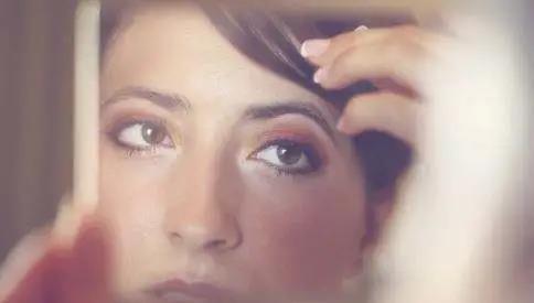 气血|皮肤发黄粗糙、皱纹早发多是气血不足，艾灸按揉这三个穴位就行