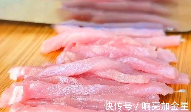 肉丝怎么炒才能“不塞牙”巧用4步3窍门，吃肉像吃豆腐一样嫩滑！