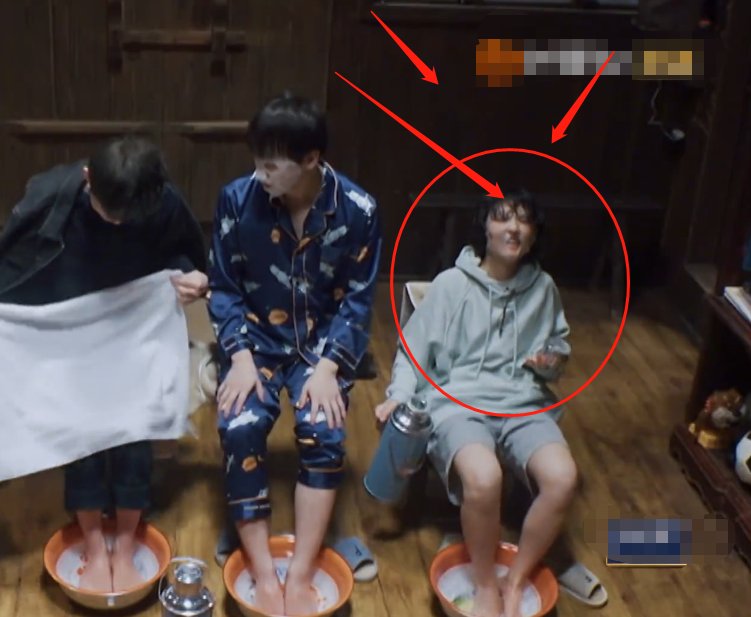 导演为何只选张子枫一位常驻女嘉宾？看完首期节目后，终于明白了