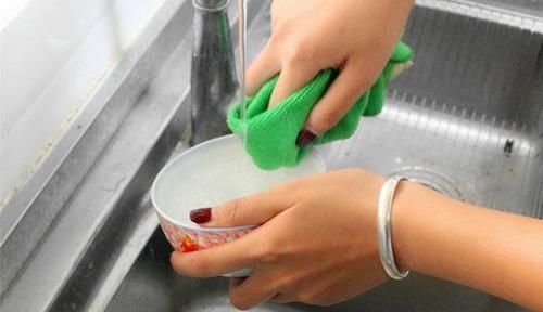坏处|洗碗时,需注意什么错误洗碗坏处大,什么错不能犯