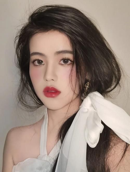 中国制造也很潮，春日必备国货绝美口红，清新自然显高级