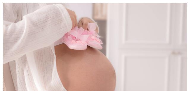 孕晚期|孕8个月坐公交出行，准妈妈起身“异味”扑鼻，一旁乘客不敢呼吸