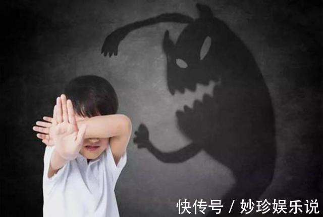 和你在一起|怕黑的孩子在怕什么?原来是想象力在作怪