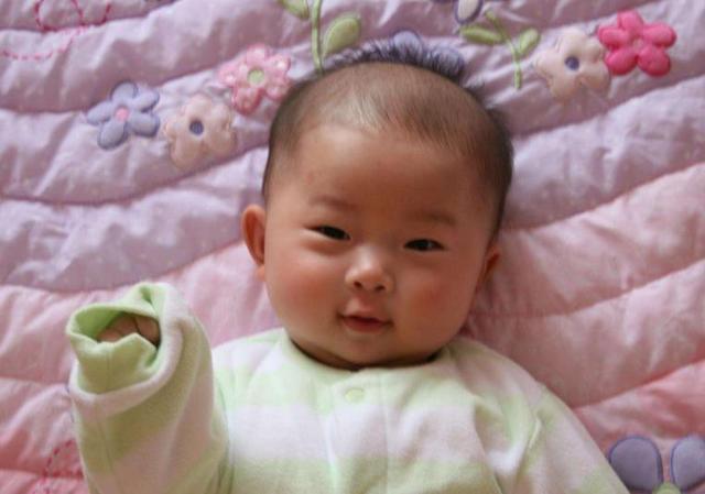 小宝宝|护理一岁内宝宝,你要坚持做到“三不要”,都是为了宝宝发育好