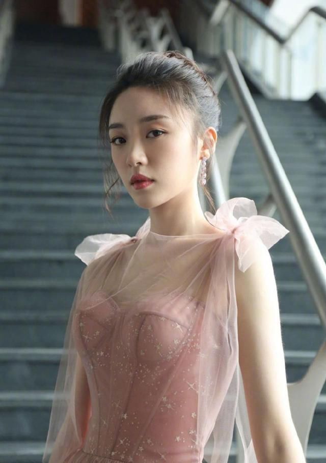 优雅|张月演绎芭蕾舞精灵,身穿一袭粉色纱裙优雅动人