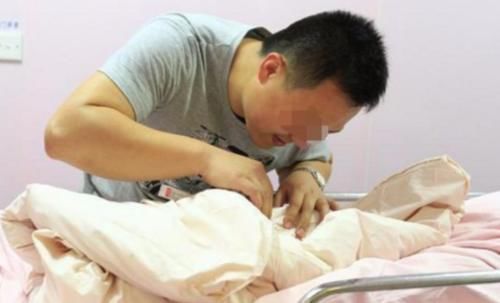 检查|50岁孕妈怀了三胞胎，孩子出生懵了之后就痛哭，让医生也尴尬不已