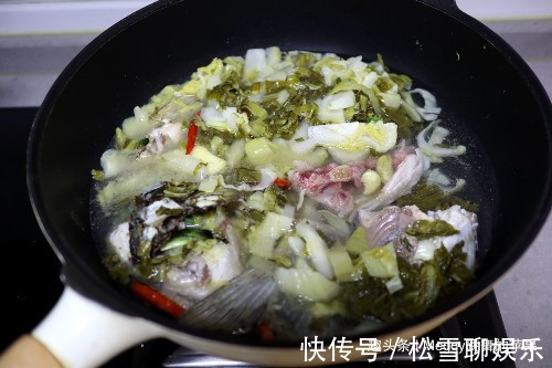 开春吃此菜酸爽开胃促食欲,10元一斤买3斤,身体壮实不长肉