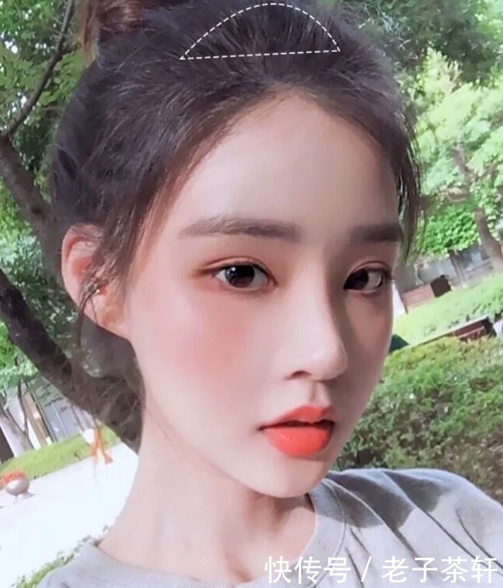 丸子头|丸子头怎么扎都美,简单易学好打理,学会这五个技巧更减龄时髦