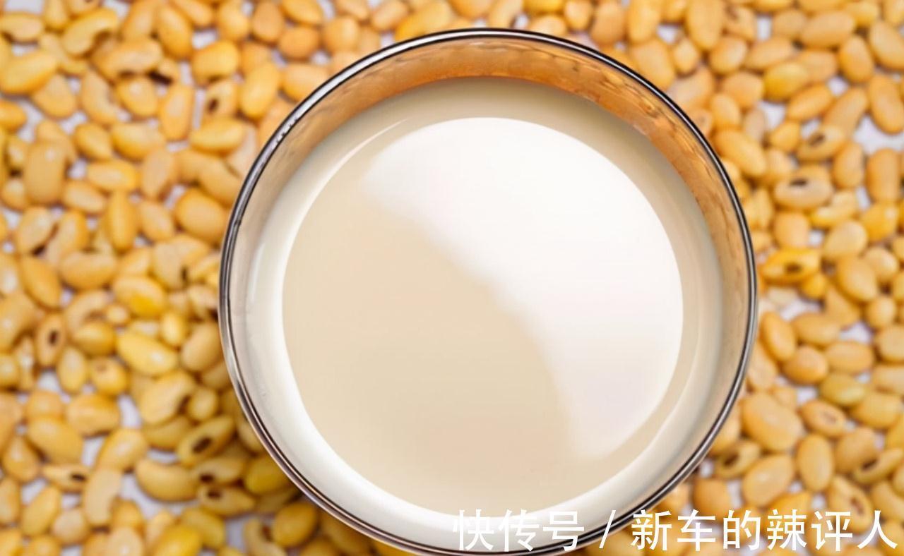 高血糖|血糖偏高的人,是喝牛奶好还是喝豆浆好?听听医生怎么说