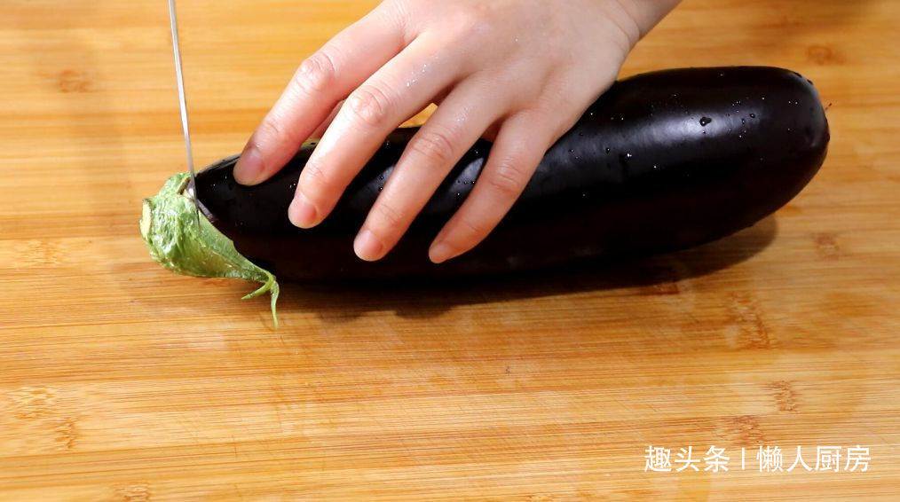 先蒸后炒,做出来的茄子不吸油,配上牛肉末一起炒,下饭好吃