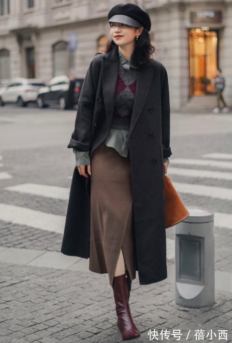 秋季|秋季大衣怎样穿才时髦?学会“叠穿”搭配是关键,高级感扑面而来
