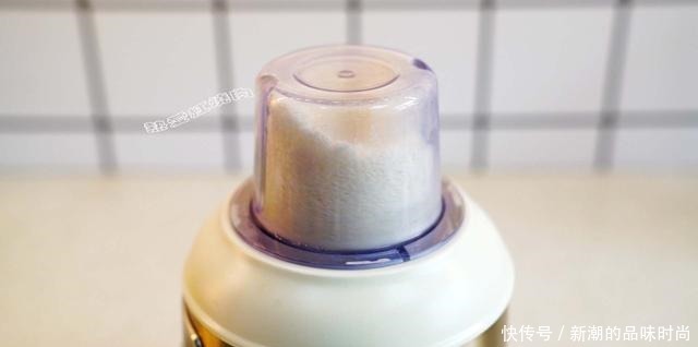 喜欢巧克力和椰蓉的试试这月饼,太香了!其它月饼一比都是浮云了