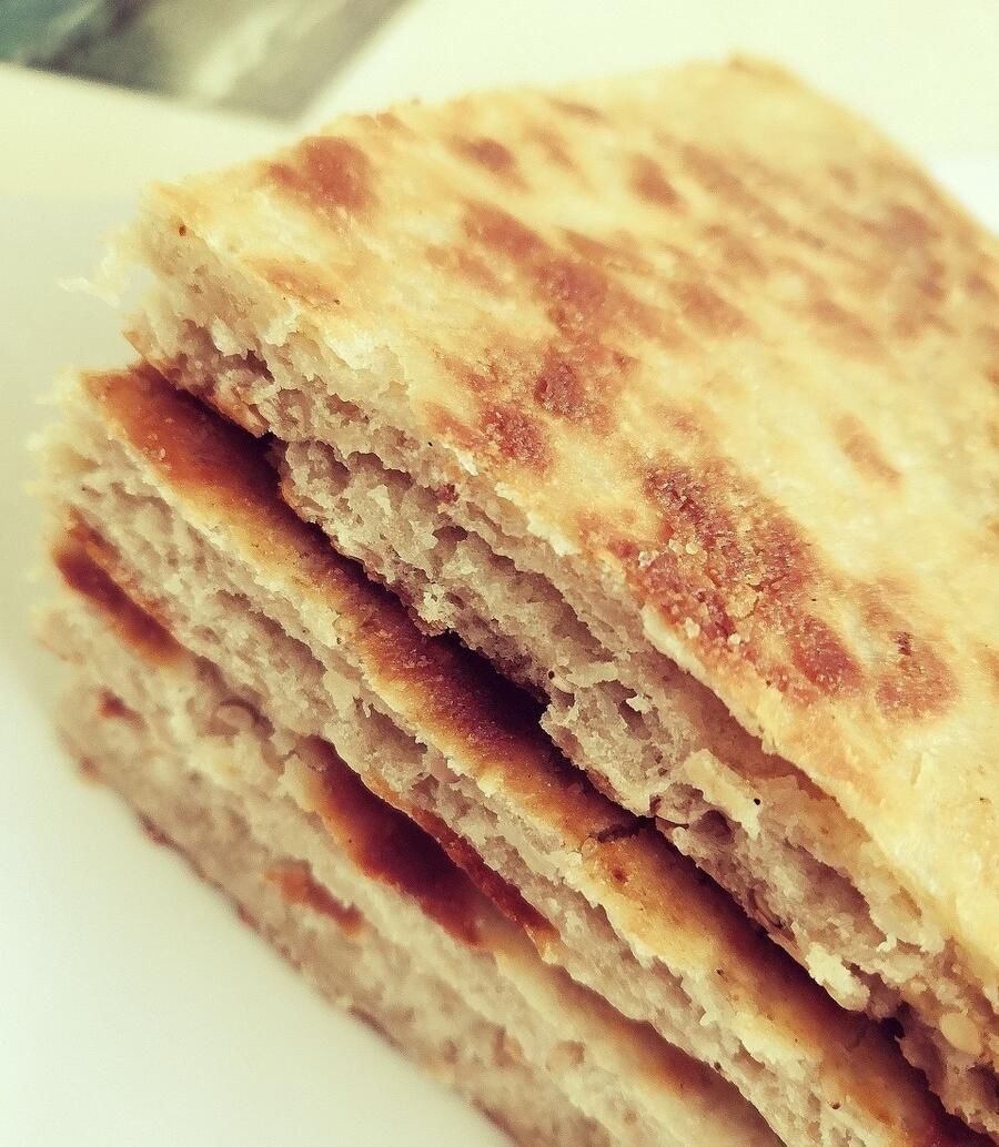 麻酱饼，香甜酥脆，吃起来超过瘾，做法简单的家常美食，味道鲜美