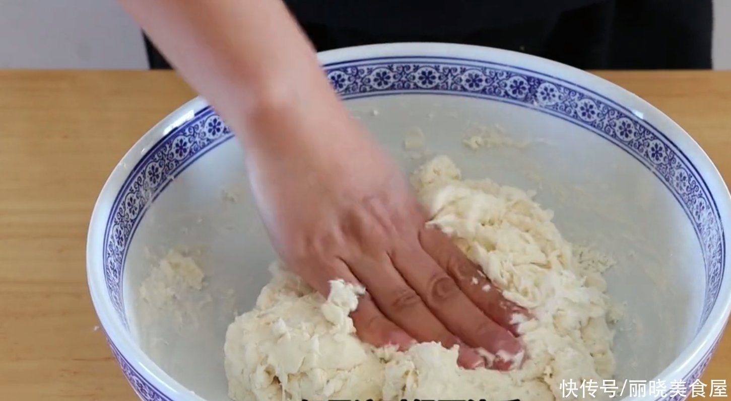 学会这个和面配方:做出家常饼,口袋饼,春饼,个个柔软好吃